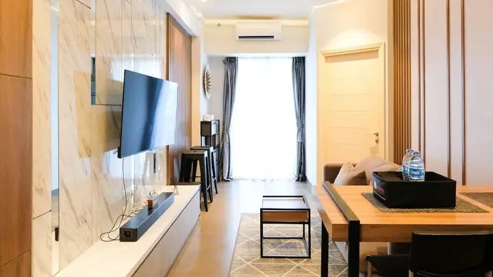 Сурабая: Aesthetic 2Br Connected To Mall At Supermall Mansion Apartment