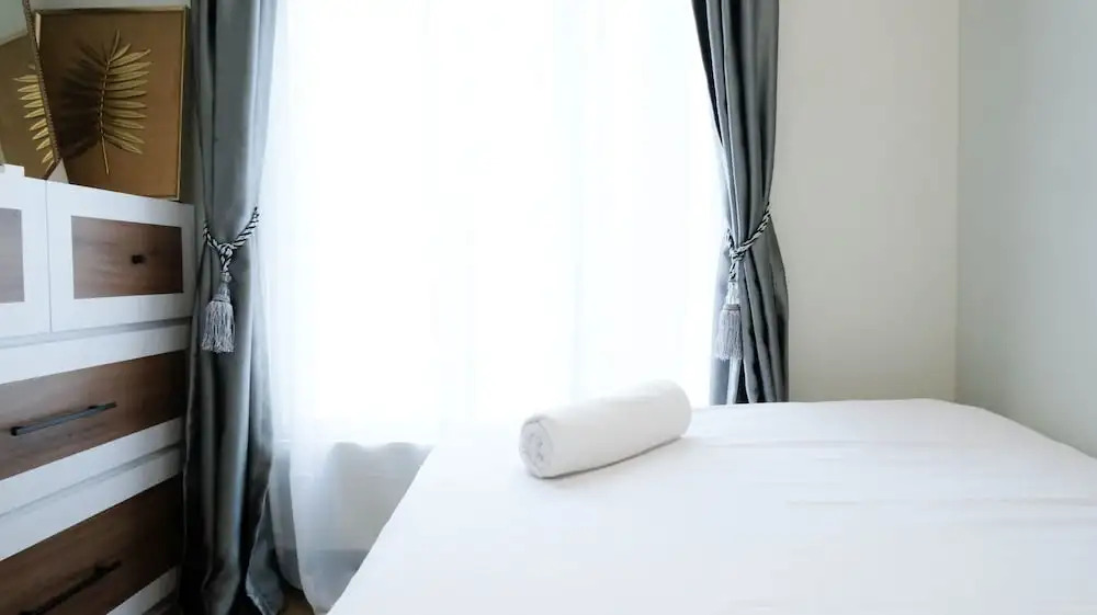 Сурабая: Aesthetic 2Br Connected To Mall At Supermall Mansion Apartment