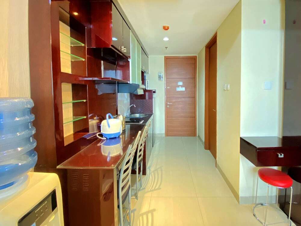 Бандунг: Warm And Cozy Studio At Dago Suites Apartment