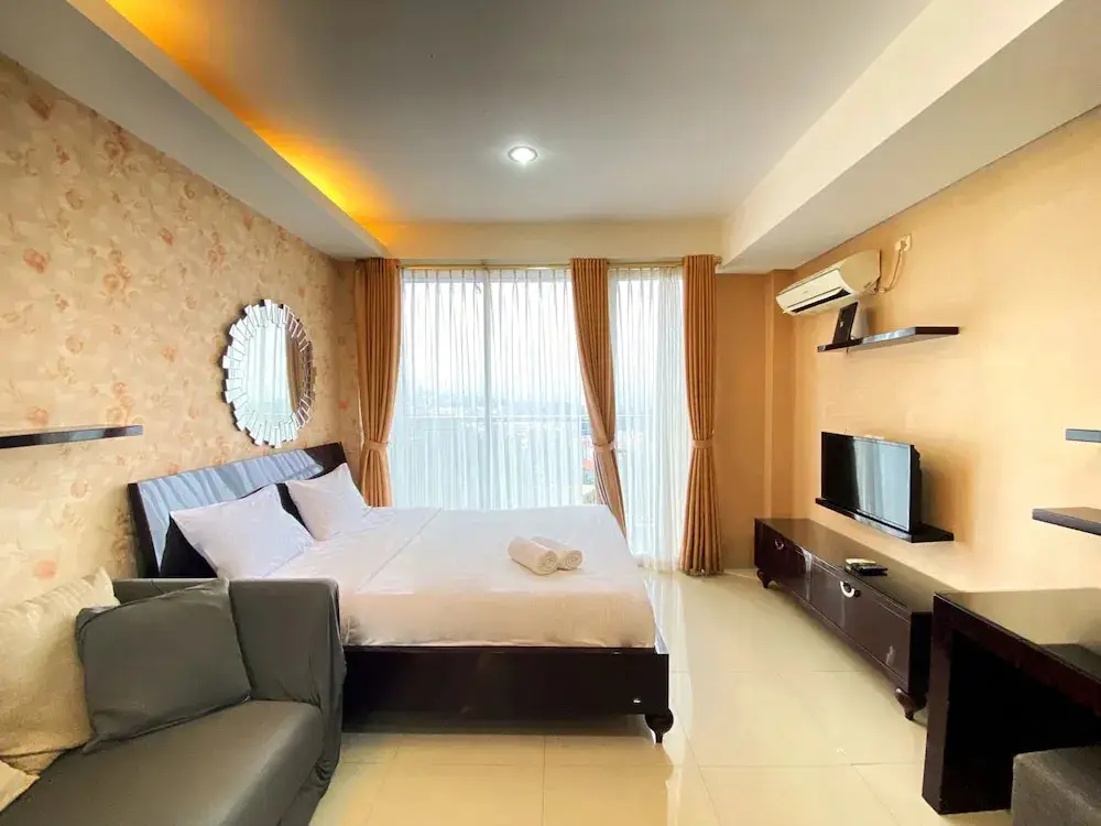 Бандунг: Warm And Cozy Studio At Dago Suites Apartment