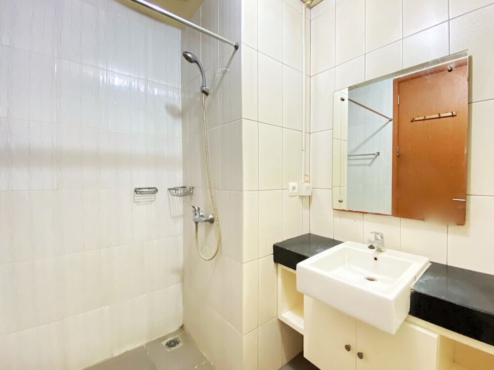 Бандунг: Warm And Cozy Studio At Dago Suites Apartment