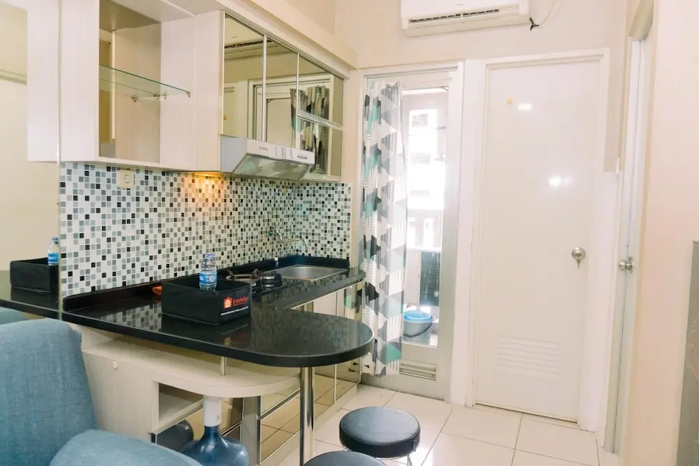 Джакарта: Modern Look And Comfortable 2Br Green Bay Pluit Apartment