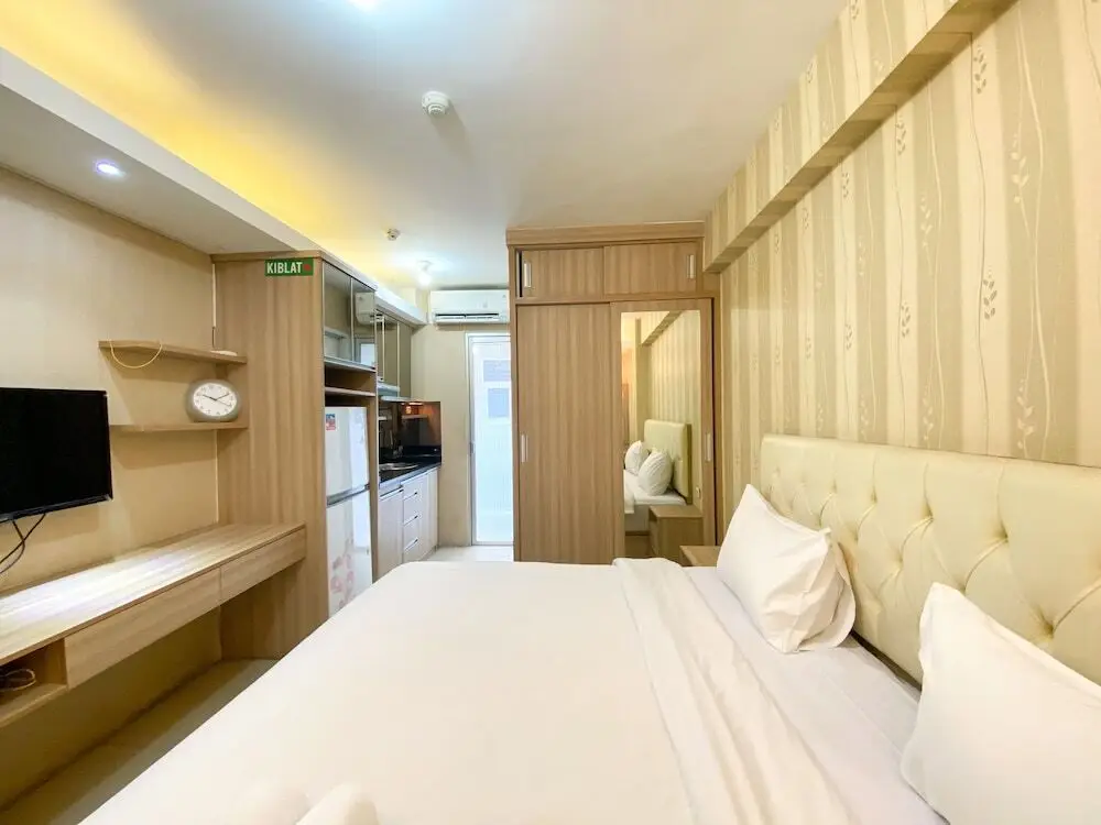 Cozy And Comfy Studio At Bassura City Apartment — фото 1