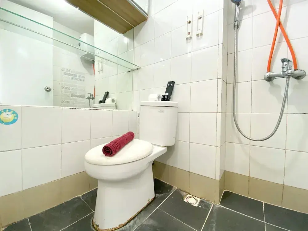 Джакарта: Cozy And Comfy Studio At Bassura City Apartment