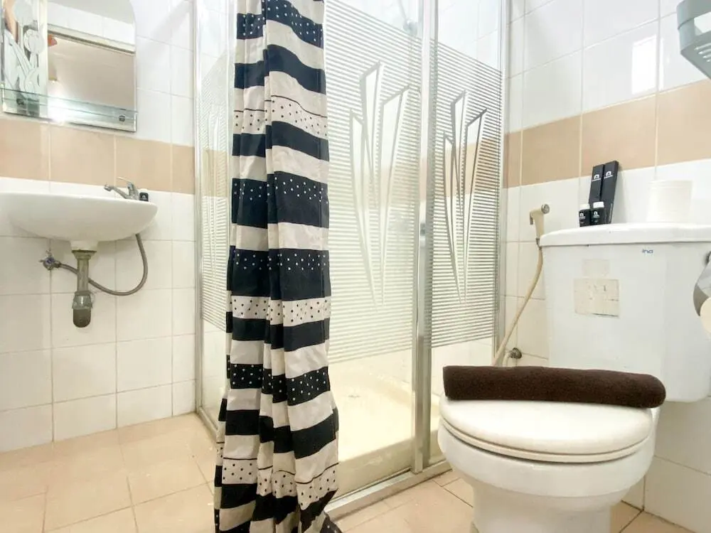 Чикаранг: Cozy Studio (No Kitchen) At 1St Floor Metropark Condominium Jabebeka Apartment