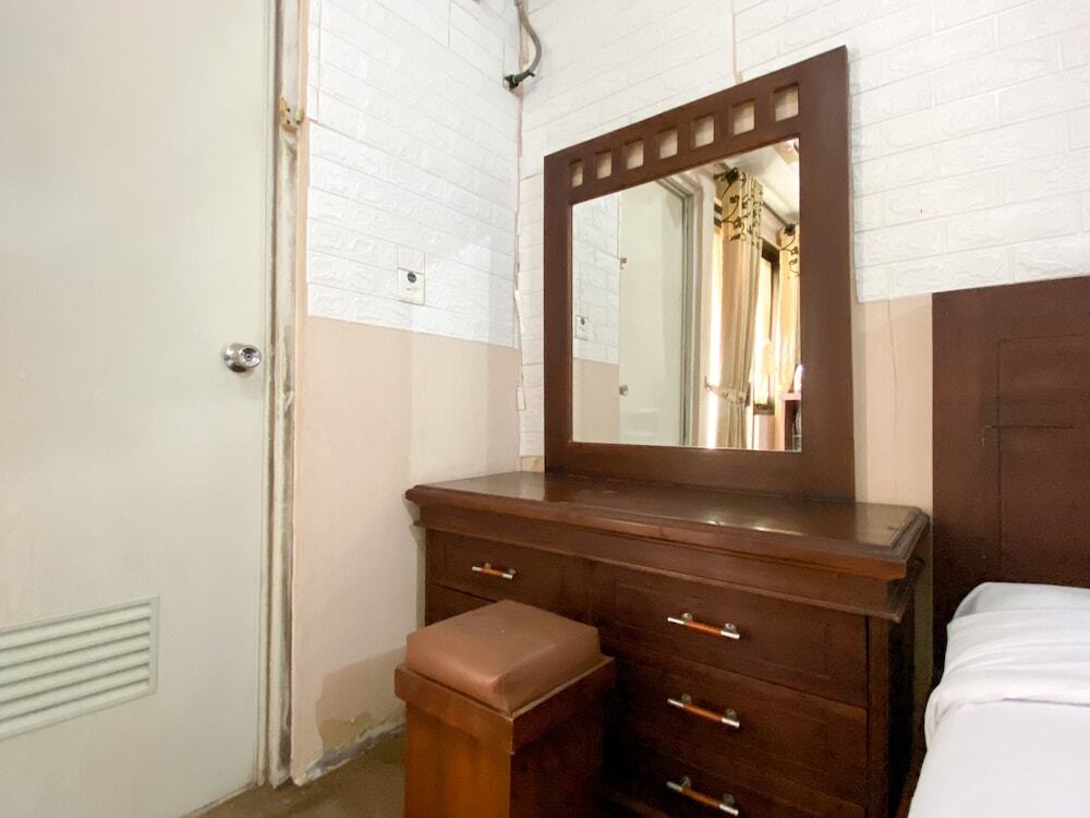 Чикаранг: Cozy Studio (No Kitchen) At 1St Floor Metropark Condominium Jabebeka Apartment