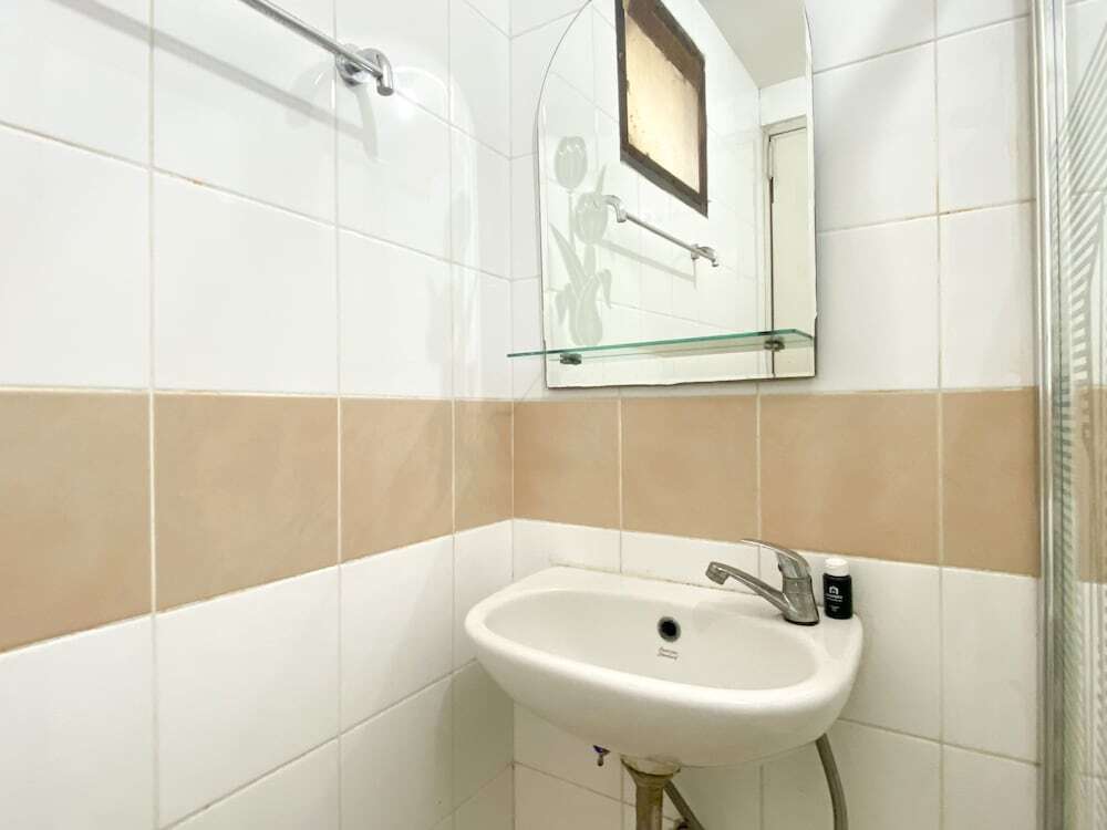 Чикаранг: Cozy Studio (No Kitchen) At 1St Floor Metropark Condominium Jabebeka Apartment