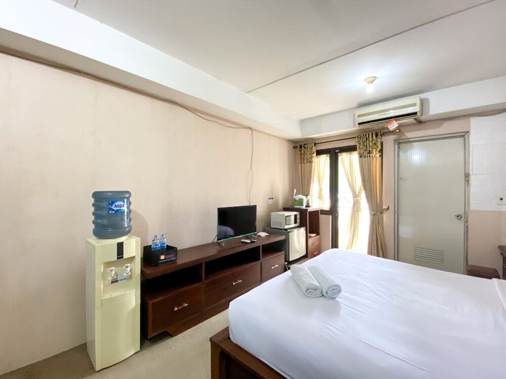 Чикаранг: Cozy Studio (No Kitchen) At 1St Floor Metropark Condominium Jabebeka Apartment