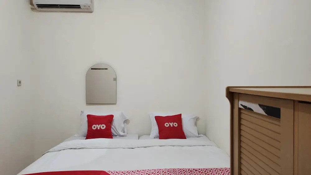Сурабая: OYO 90870 C16 Siwalankerto Syariah