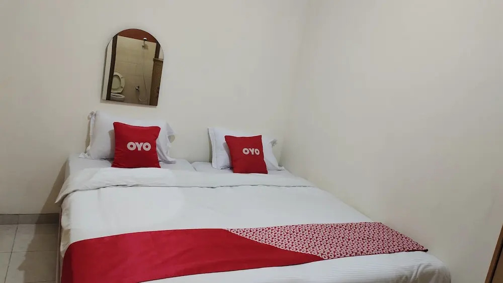 Сурабая: OYO 90870 C16 Siwalankerto Syariah