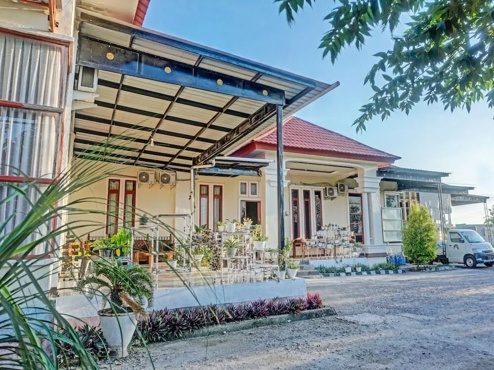 Бинаму: Collection O 91488 Hotel Lingkarsut Jeneponto Near Patung kuda, Jeneponto