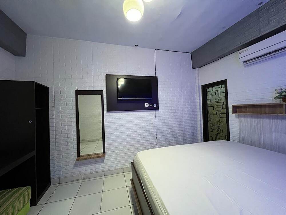 Кабупатен Соппенг: OYO 91757 Surya Hotel