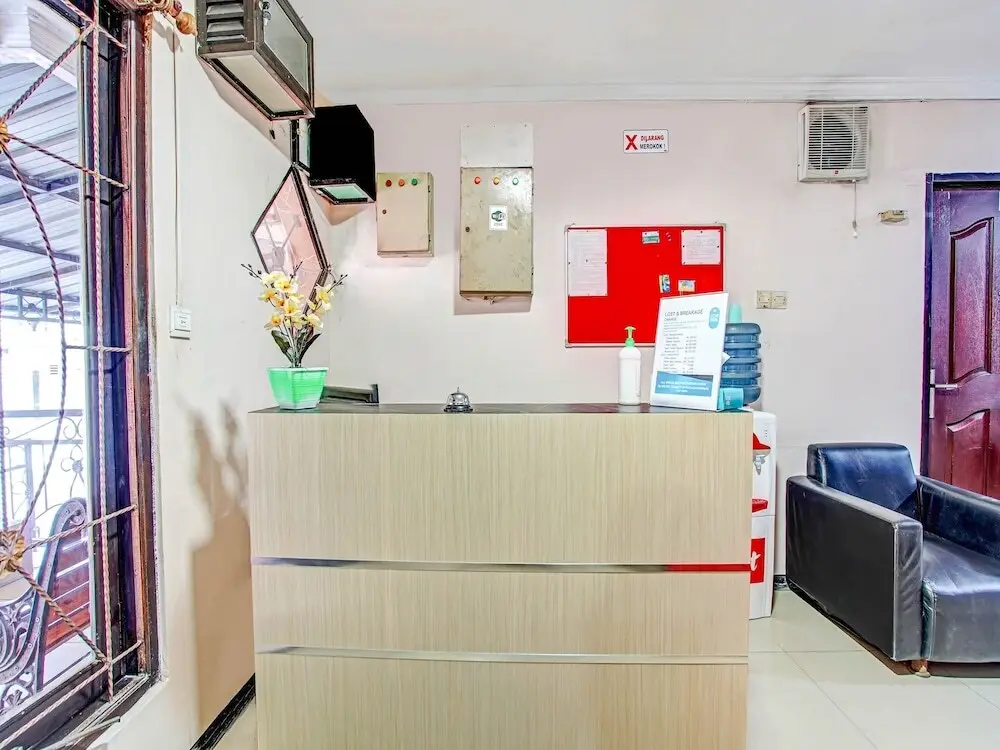 Сурабая: OYO Flagship 90899 Comfitel Siwalankerto