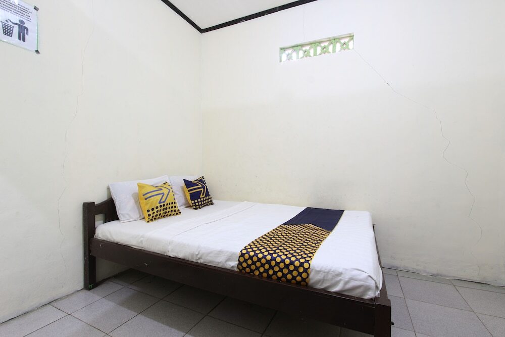 Макассар: OYO 92231 Penginapan Tanjung Alang Syariah
