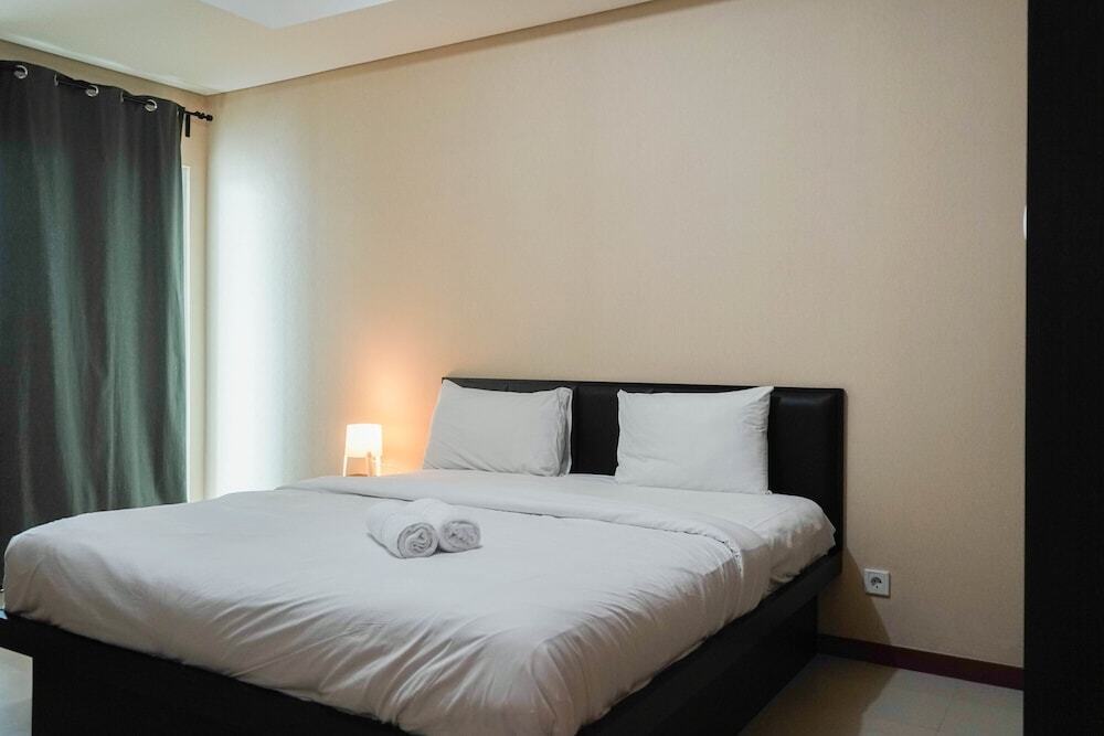 Джакарта: Sea View 2br Apartment at Green Bay Condominium