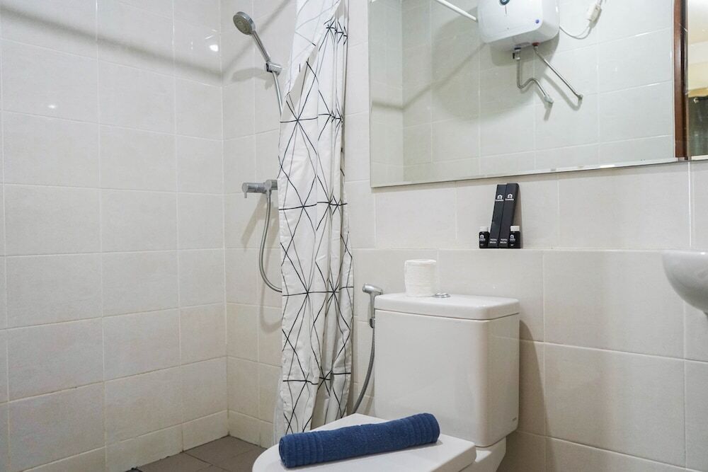 Джакарта: Sea View 2br Apartment at Green Bay Condominium