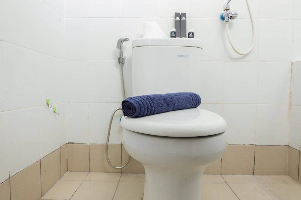 Джакарта: 2BR Homey Apartment at Bassura City near Mall
