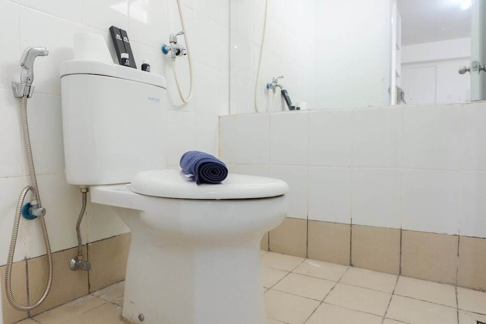 Джакарта: 2BR Homey Apartment at Bassura City near Mall