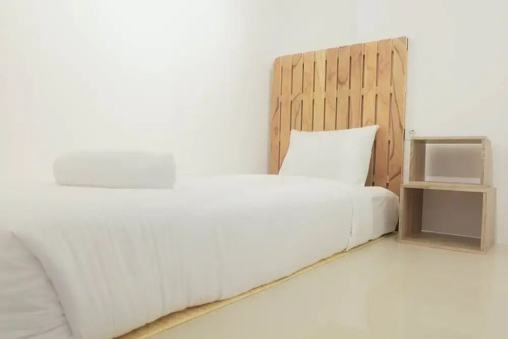 Stylish and Modern 2BR Bassura City Apartment — фото 1