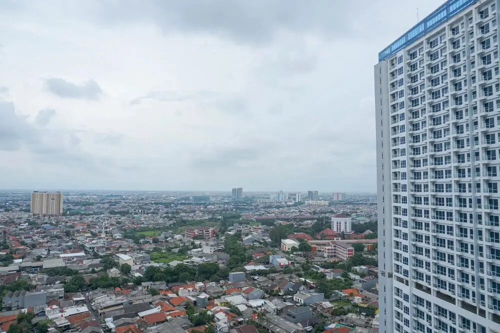 Джакарта: Modern with City View @ Studio Puri Mansion Apartment By Travelio