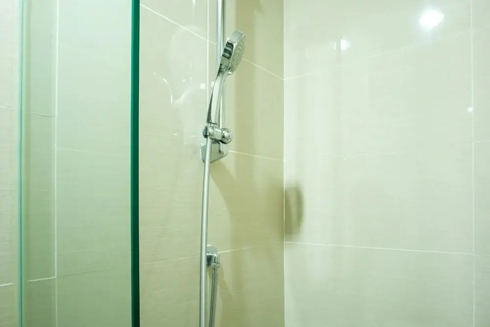 Джакарта: Modern with City View @ Studio Puri Mansion Apartment By Travelio