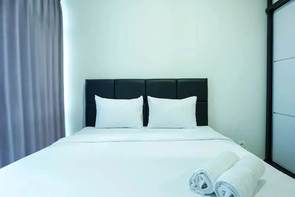 Джакарта: Modern with City View @ Studio Puri Mansion Apartment By Travelio