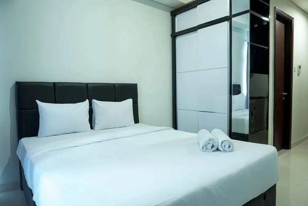 Джакарта: Modern with City View @ Studio Puri Mansion Apartment By Travelio
