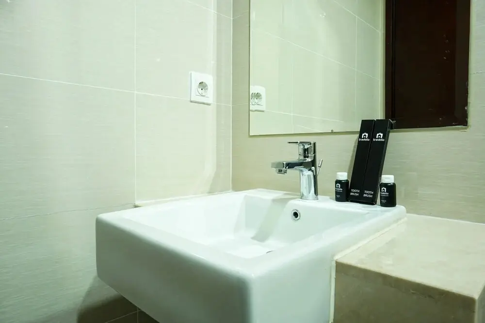 Джакарта: Modern with City View @ Studio Puri Mansion Apartment By Travelio