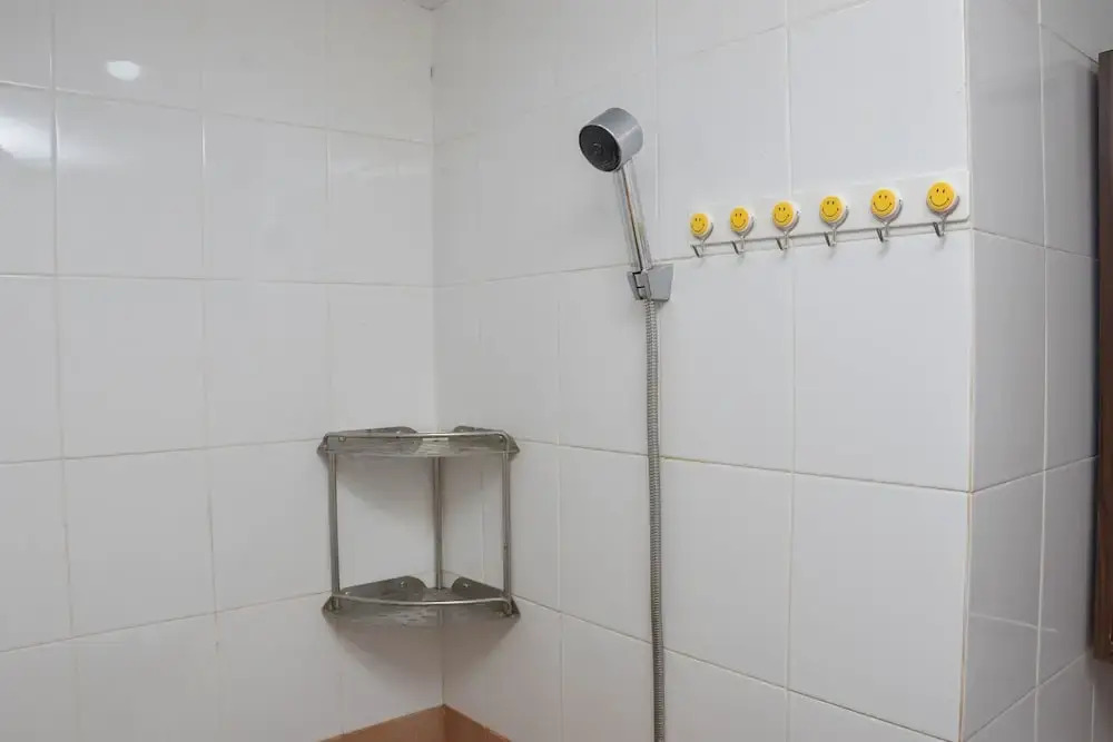 Джакарта: Cozy and Comfort Living Studio at Green Pramuka City Apartment
