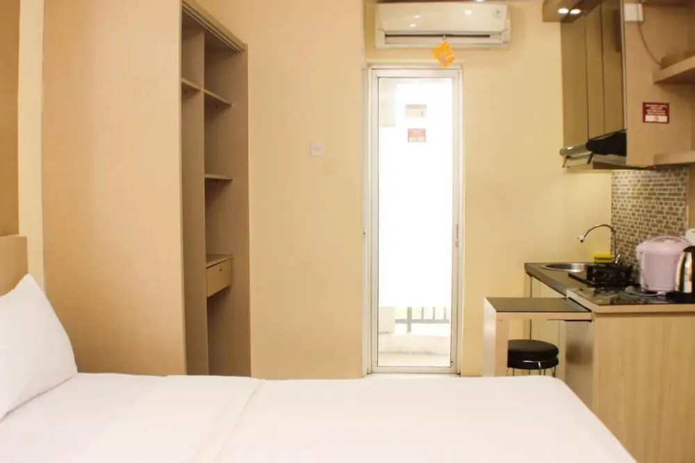 Comfy And Best Location Studio Room At Bassura City Apartment — фото 1