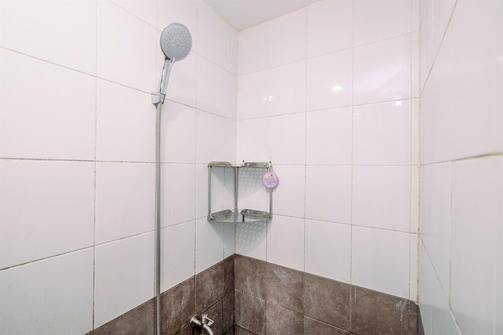 Джакарта: Fancy And Nice Studio At Green Pramuka City Apartment