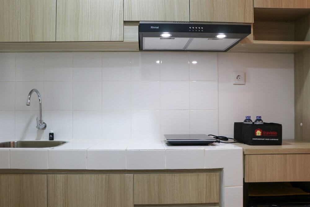 Южный Тангеранг: Cozy Living Studio Apartment At High Floor Tokyo Riverside Pik 2