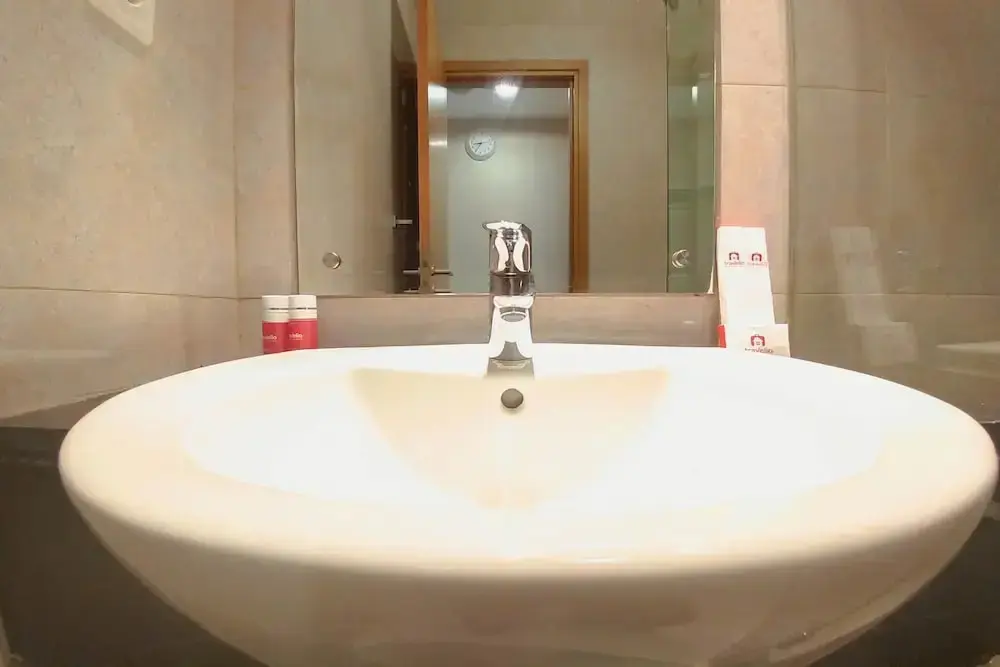 Джакарта: Comfortable 1 Br The Mansion Kemayoran Tower Gloria