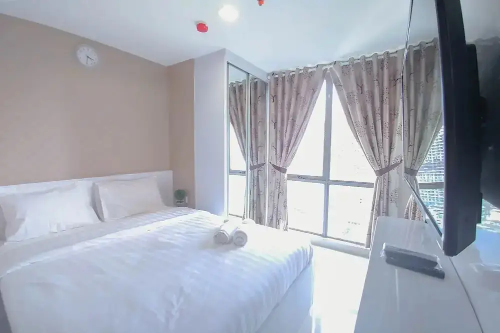 Джакарта: Comfortable 1 Br The Mansion Kemayoran Tower Gloria
