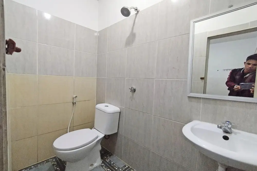 Джамби: OYO 92157 Benteng Kost