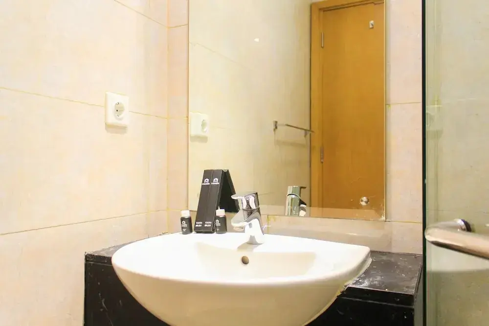 Джакарта: High Floor And Simple 1Br At The Mansion Apartment Kemayoran