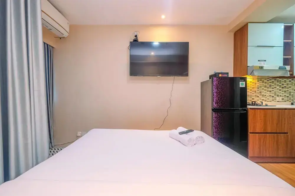 Джакарта: Comfort And Cozy Living Studio Room At Tifolia Apartment