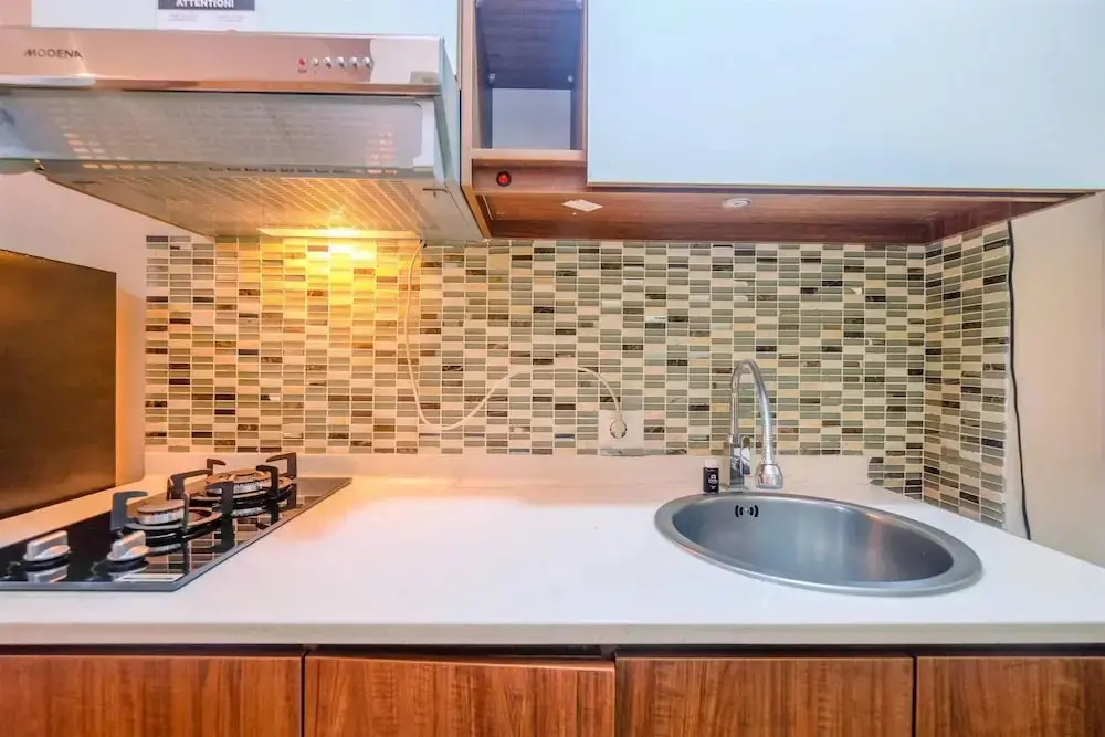 Джакарта: Comfort And Cozy Living Studio Room At Tifolia Apartment