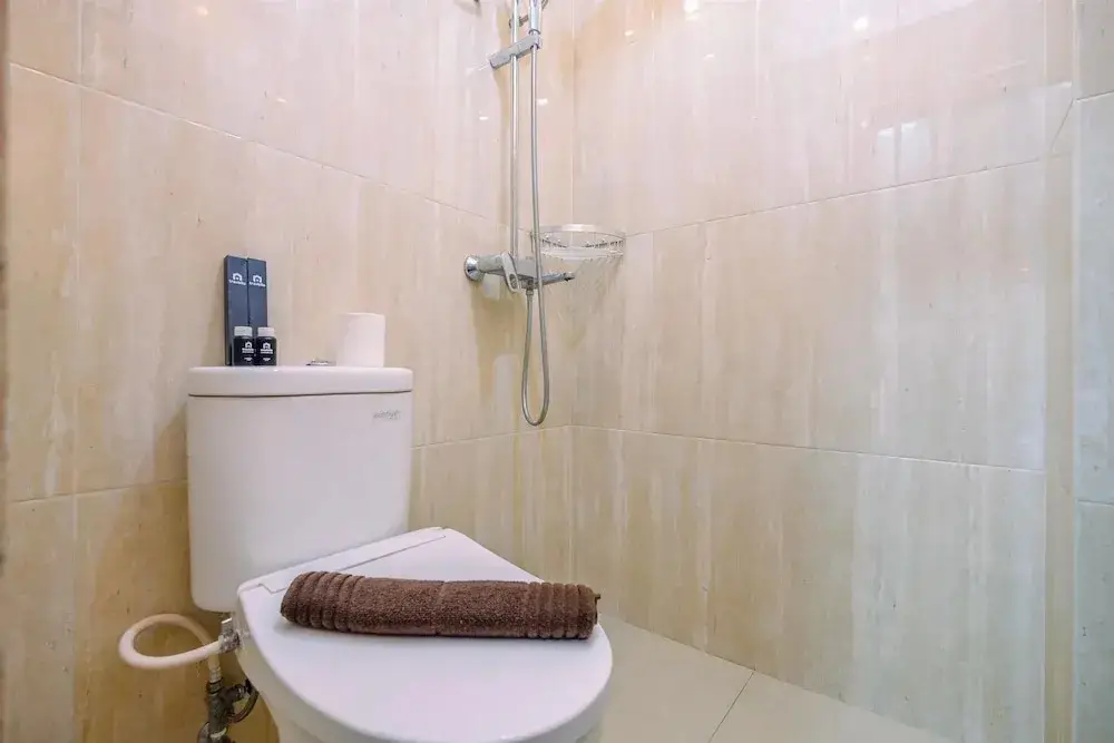 Джакарта: Comfort And Cozy Living Studio Room At Tifolia Apartment