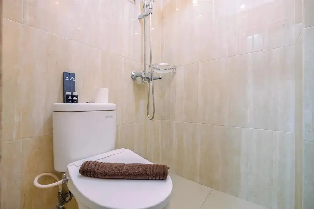 Джакарта: Comfort And Cozy Living Studio Room At Tifolia Apartment