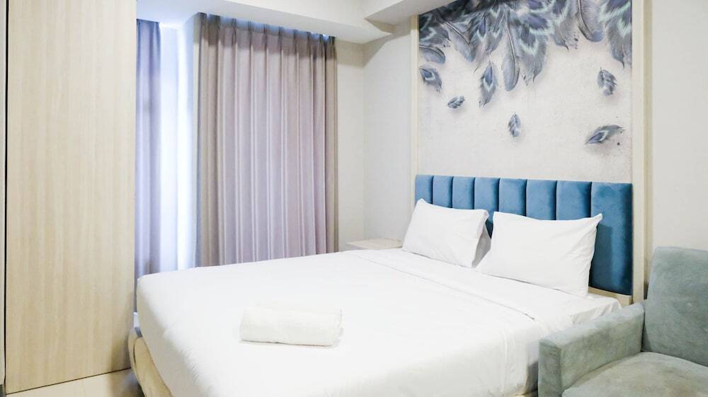 Сурабая: Wonderful And Comfy Studio (No Kitchen) At Supermall Mansion Apartment