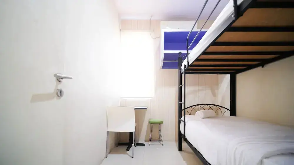 Сурабая: Best Location And Homey 2Br At Twin Tower Apartment