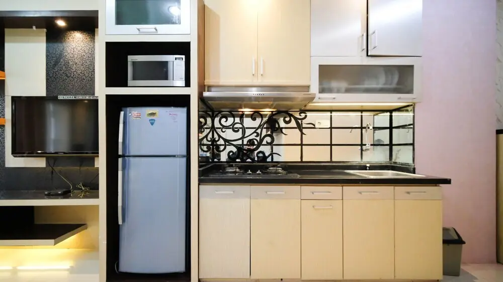 Сурабая: Best Location And Homey 2Br At Twin Tower Apartment