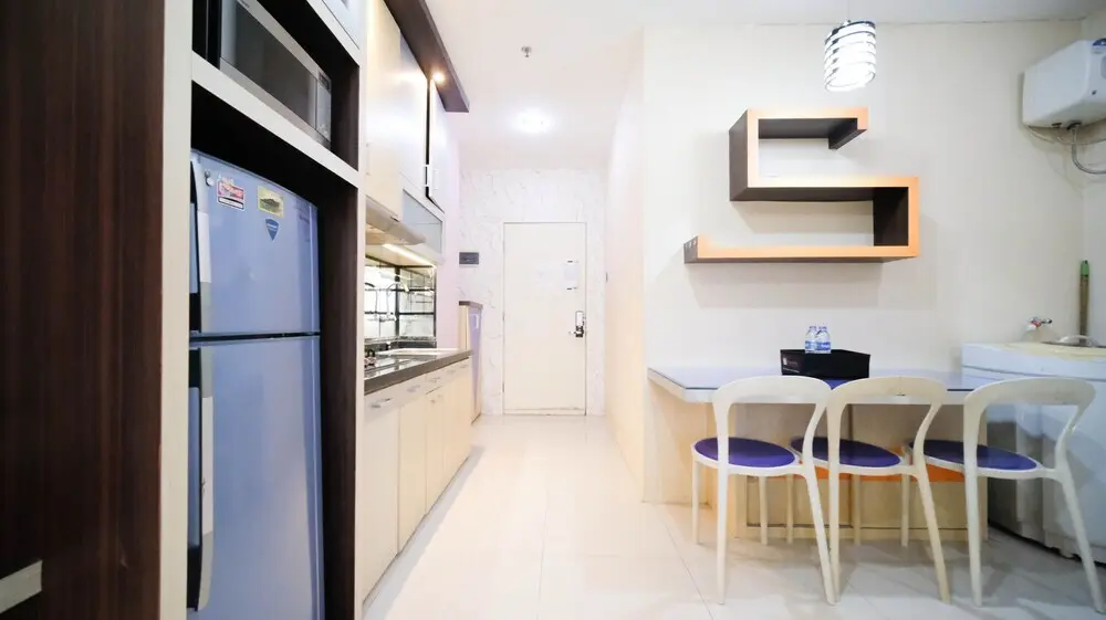 Сурабая: Best Location And Homey 2Br At Twin Tower Apartment