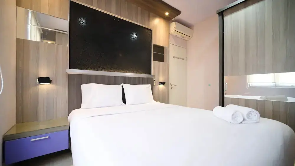 Сурабая: Best Location And Homey 2Br At Twin Tower Apartment