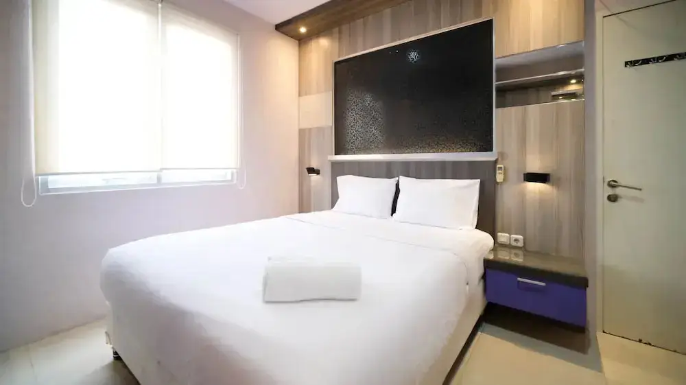 Сурабая: Best Location And Homey 2Br At Twin Tower Apartment