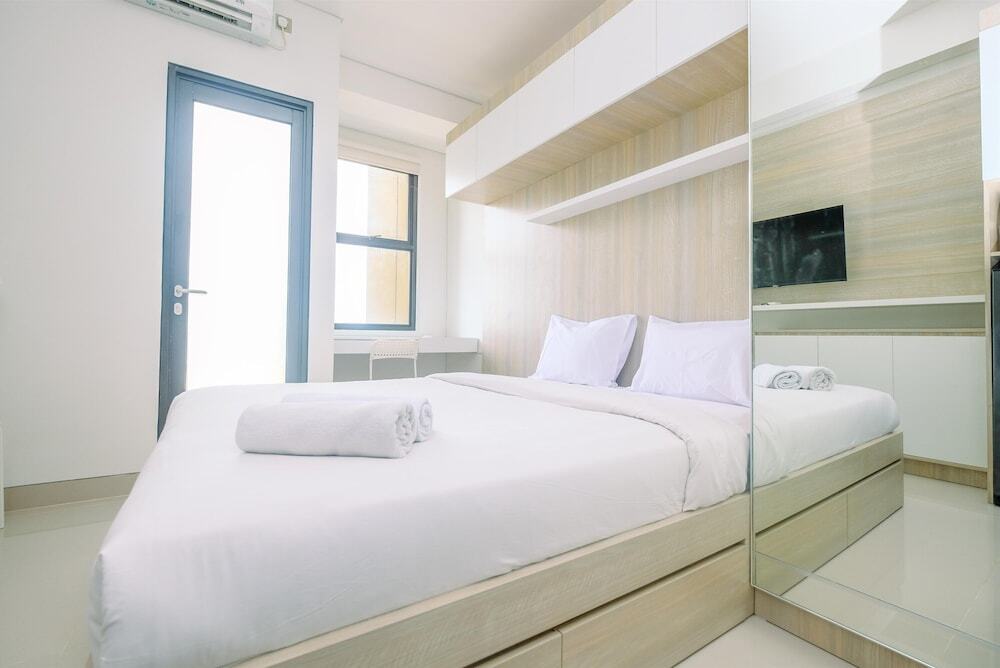 Депок: Fully Furnished With Cozy Design Studio Transpark Cibubur Apartment