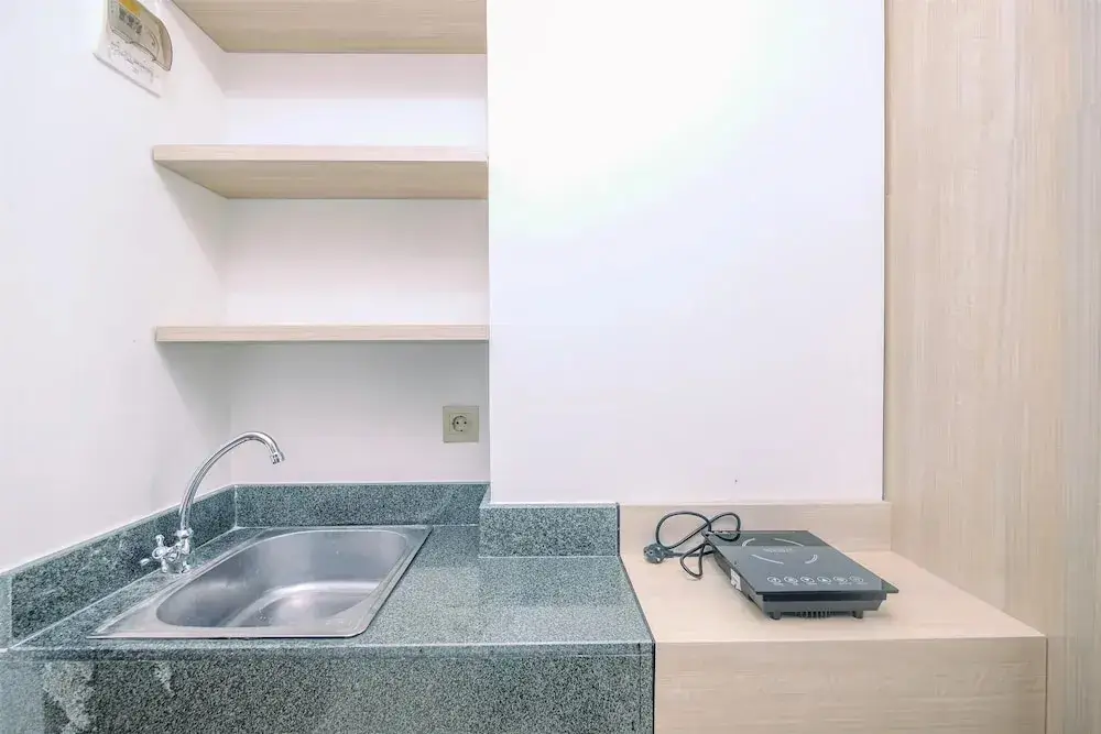 Депок: Fully Furnished With Cozy Design Studio Transpark Cibubur Apartment