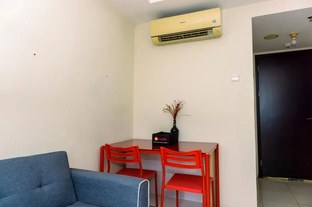 Джакарта: Combined Unit 1Br With Extra Room At Belmont Residence Puri