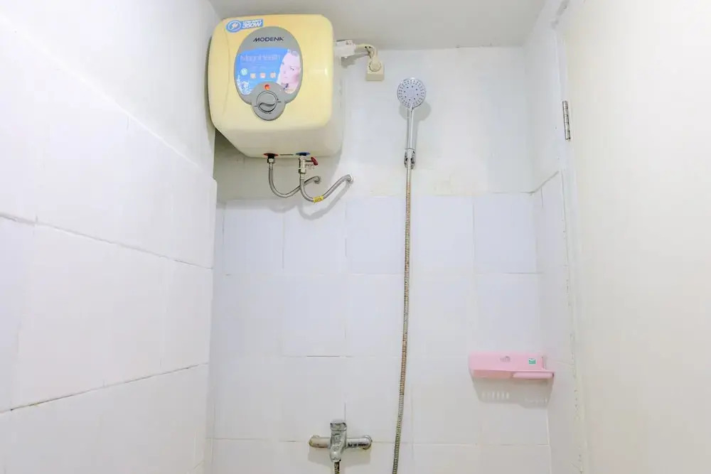 Бандунг: Good Deal Studio Room Apartment At Suites @Metro